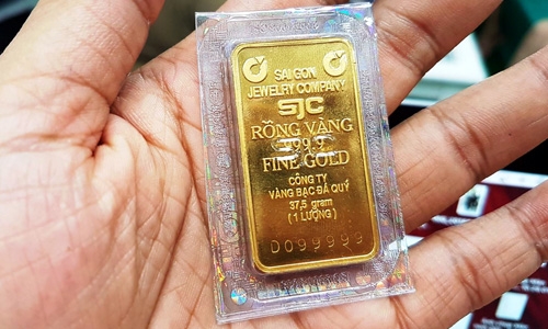 Một lượng vàng miếng seri ngũ quý 9 bán giá 100 triệu đồng
